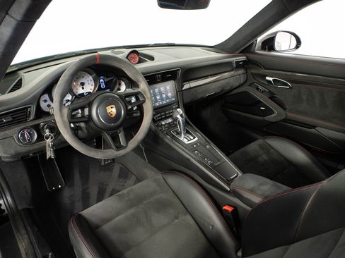 Certified 2018 Porsche 911 GT3 RWD image 4