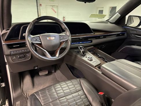 Used 2022 Cadillac Escalade Sport Platinum w/ Heavy-Duty Trailer Package AWD/4WD image 29