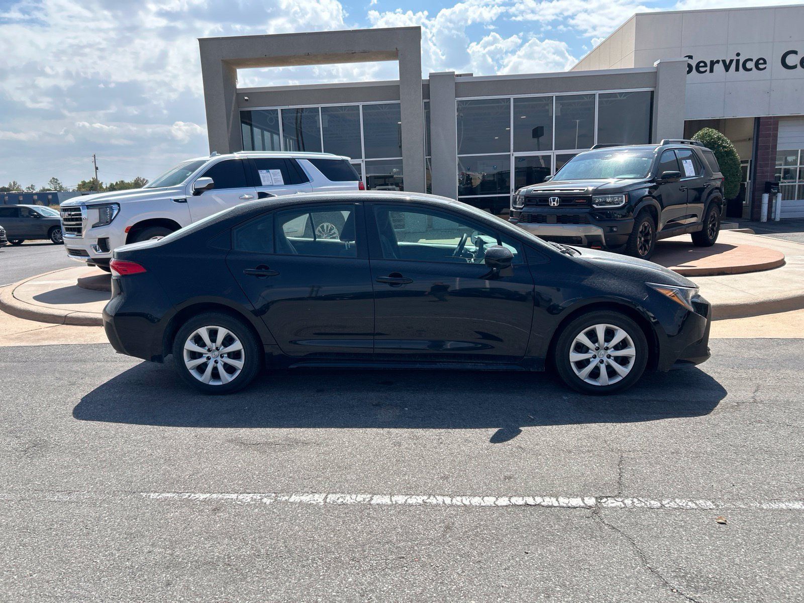 Used 2025 Toyota Corolla LE FWD image 4