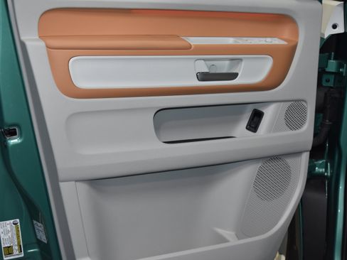 New 2025 Volkswagen ID. Buzz 1st Edition image 3