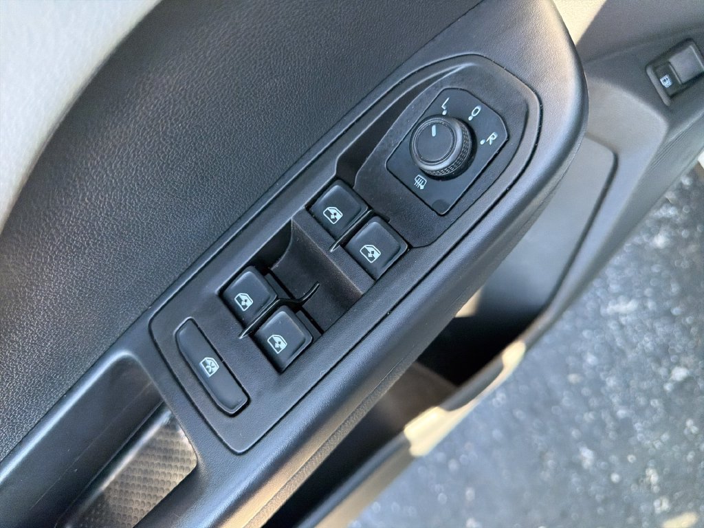 Used 2024 Volkswagen Taos SE w/ Panoramic Sunroof Package FWD image 21