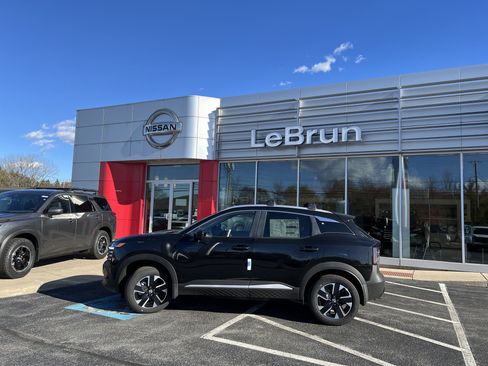 New 2025 Nissan Kicks SV image 2