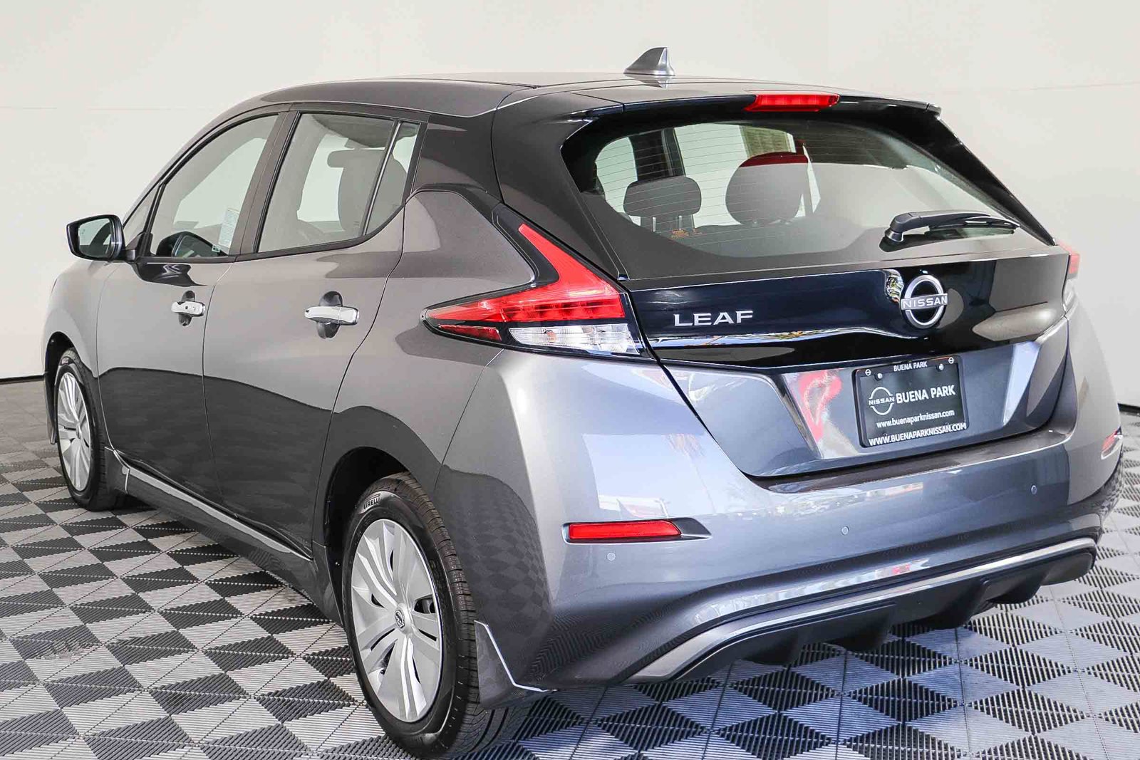 Used 2025 Nissan Leaf S FWD image 6
