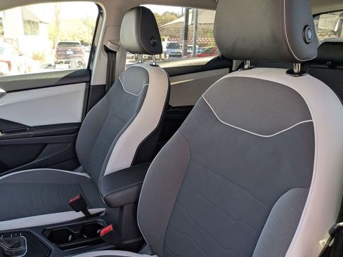 Used 2025 Volkswagen Taos SE image 13