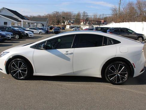 Used 2023 Toyota Prius XLE image 5