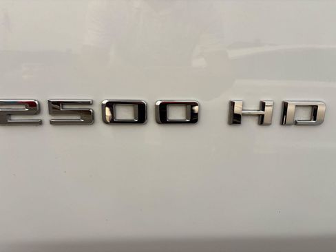Used 2024 Chevrolet Silverado 2500 LT AWD/4WD image 9