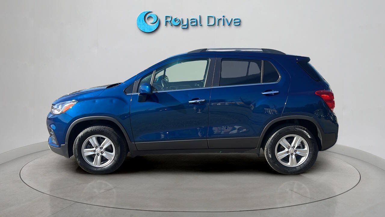 Used 2020 Chevrolet Trax LT w/ LT Convenience Package AWD/4WD image 2
