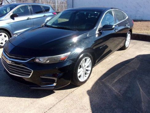 Used 2017 Chevrolet Malibu LT FWD image 1