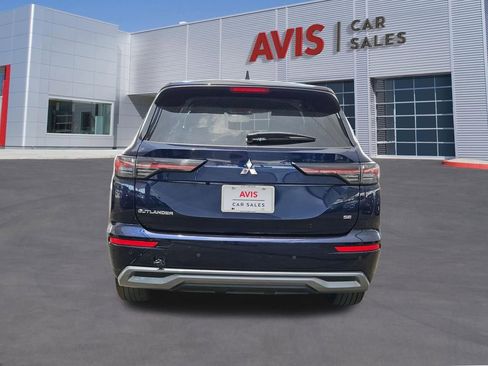 Used 2025 Mitsubishi Outlander SE FWD image 5