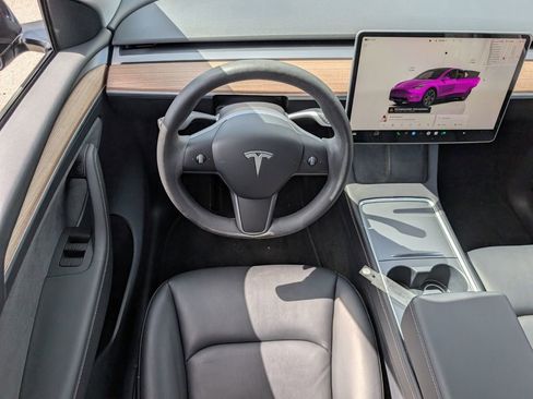 Used 2025 Tesla Model Y Long Range RWD image 13
