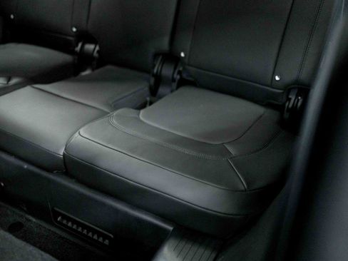 Used 2023 Land Rover Defender 130 SE image 93