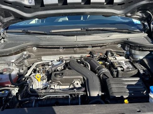 Used 2025 Volkswagen Taos SE image 22