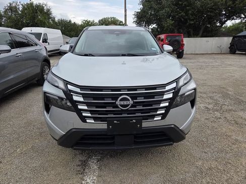 Used 2024 Nissan Rogue SV FWD image 2