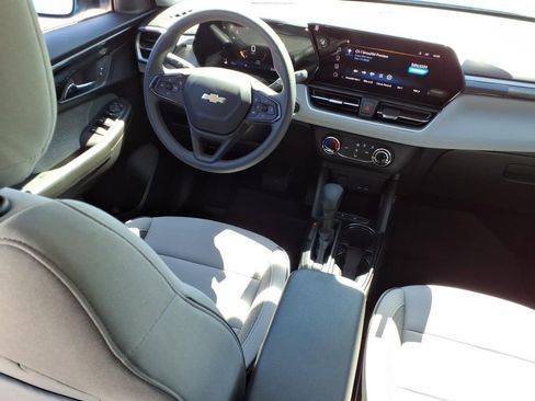 Used 2025 Chevrolet TrailBlazer LS w/ LS Convenience Package image 13