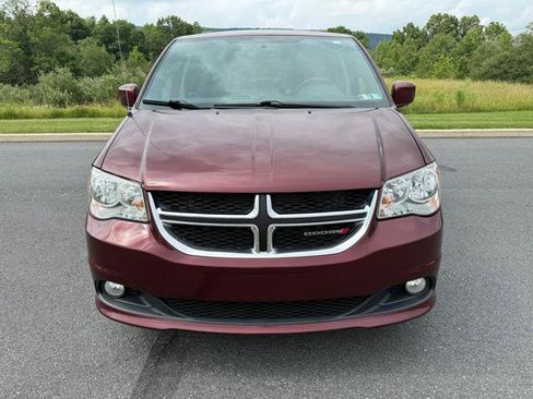 Used 2017 Dodge Grand Caravan SXT FWD image 2