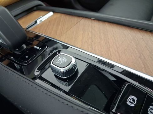 Certified 2025 Volvo XC90 T8 Plus w/ Protection Package AWD/4WD image 27