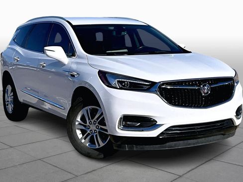 Used 2018 Buick Enclave Essence image 3