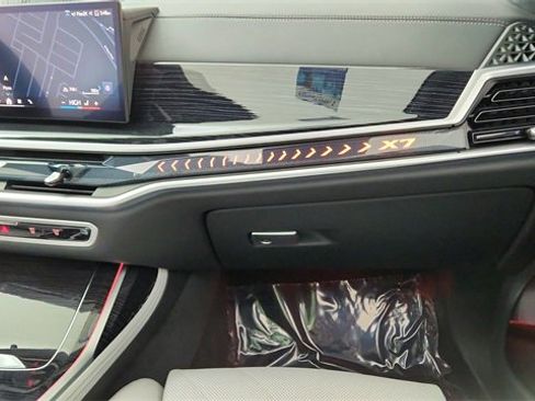 Used 2025 BMW X7 xDrive40i w/ M Sport Package image 40