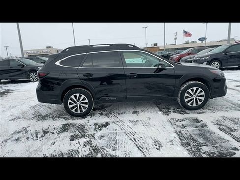 Used 2023 Subaru Outback Premium image 9