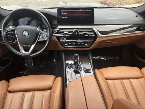 Used 2021 BMW 540i xDrive w/ Premium Package image 19