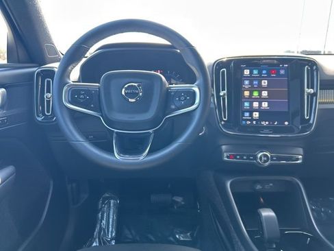 Used 2025 Volvo XC40 B5 Plus AWD/4WD image 18