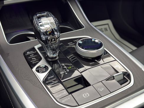 Used 2022 BMW X7 M50i image 16