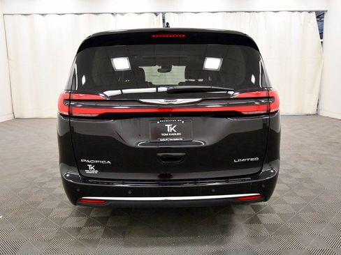 Used 2024 Chrysler Pacifica Limited image 6