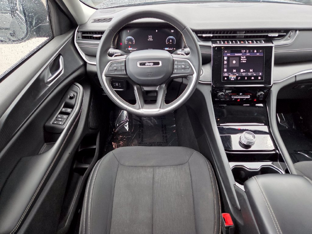 Used 2023 Jeep Grand Cherokee L Laredo AWD/4WD image 28