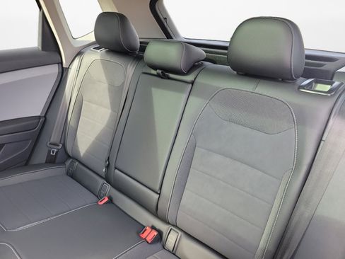 Certified 2023 Volkswagen Taos SE w/ Panoramic Sunroof Package image 14