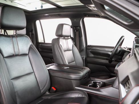 Used 2024 Chevrolet Suburban RST w/ Luxury Package AWD/4WD image 32