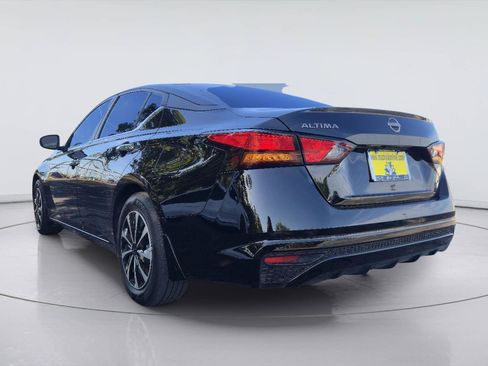 Used 2024 Nissan Altima 2.5 S FWD image 3
