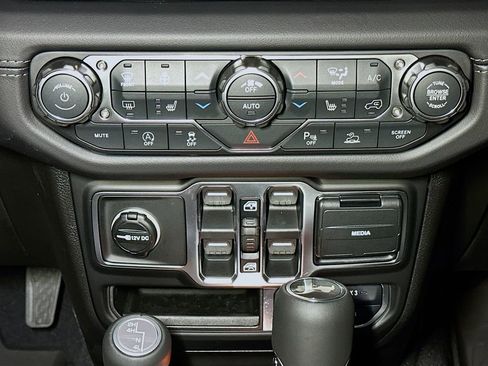 New 2026 Jeep Wrangler Unlimited Sahara AWD/4WD image 11