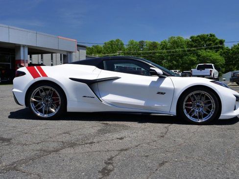Used 2023 Chevrolet Corvette Z06 RWD image 12