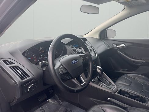 Used 2016 Ford Focus SE w/ Equipment Group 201A image 9