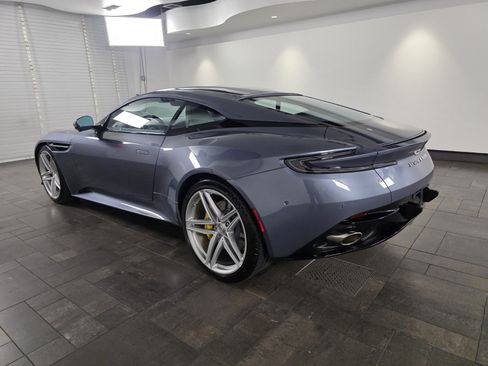 Used 2025 Aston Martin DB12 Coupe RWD image 2