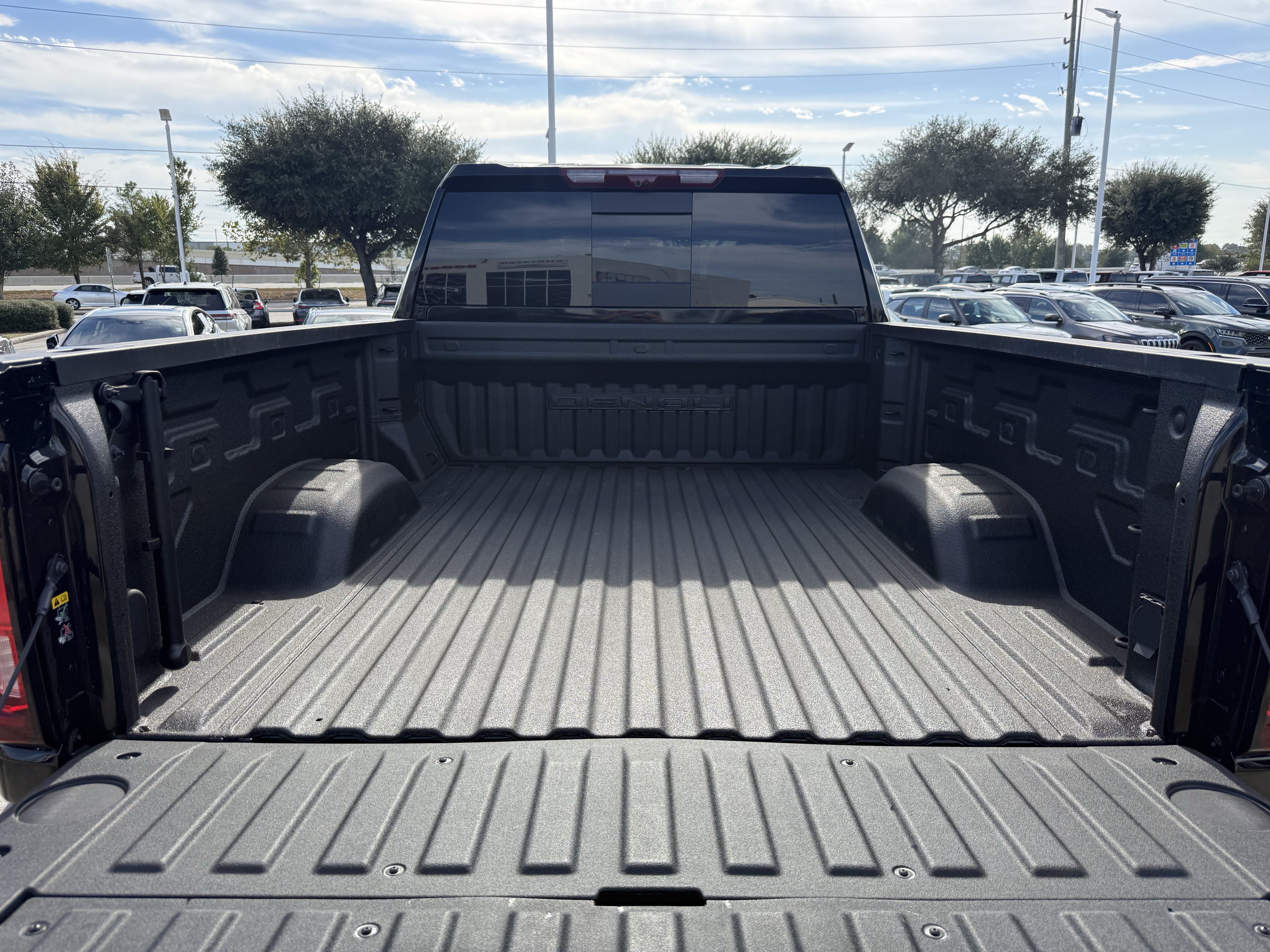 Used 2021 GMC Sierra 2500 Denali w/ Denali Black Diamond Edition AWD/4WD image 30