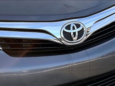 Used 2013 Toyota Camry XLE image 33