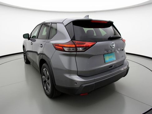 Used 2025 Nissan Rogue SV image 6