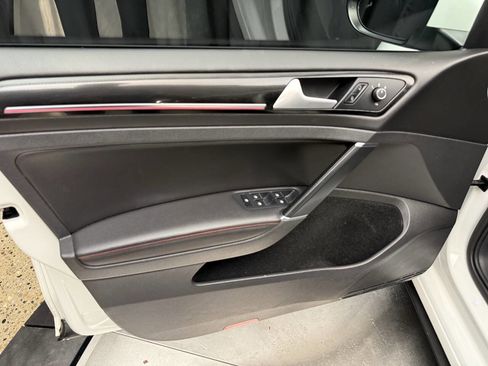 Used 2016 Volkswagen GTI SE w/ Driver Assistance Package image 16