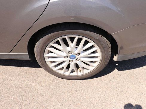 Used 2012 Ford Focus SEL FWD image 9