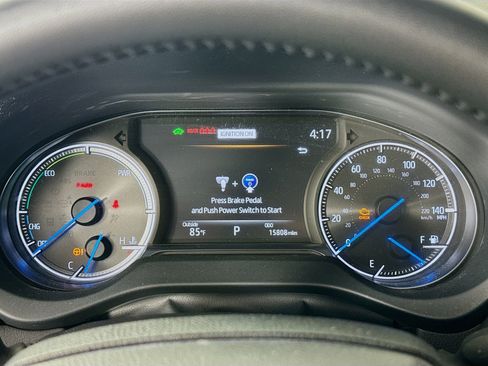 Used 2024 Toyota Venza XLE image 11