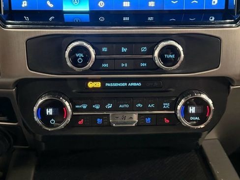 Certified 2022 Ford F350 Platinum w/ Snow Plow Prep Package AWD/4WD image 31