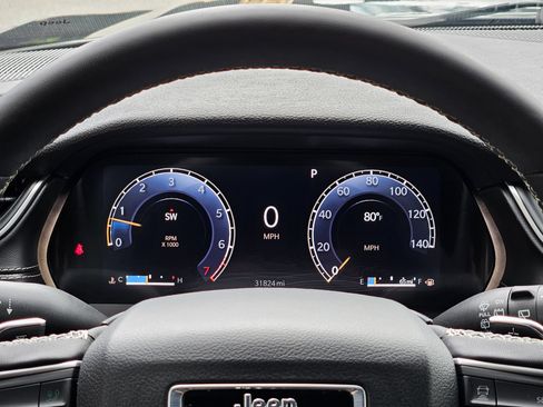 Used 2024 Jeep Grand Cherokee Altitude AWD/4WD image 17