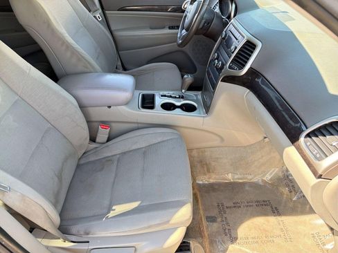 Used 2012 Jeep Grand Cherokee Laredo w/ Laredo E Group image 30