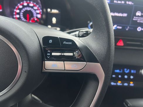 Used 2022 Hyundai Elantra SEL image 18