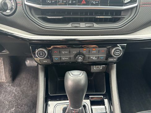 Used 2025 Jeep Compass Trailhawk AWD/4WD image 14