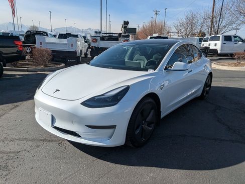 Used 2019 Tesla Model 3 Standard Range Plus image 10