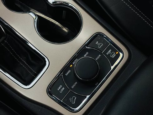 Used 2016 Jeep Grand Cherokee Overland AWD/4WD image 60