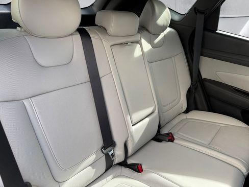 Used 2025 Hyundai Tucson Limited image 16