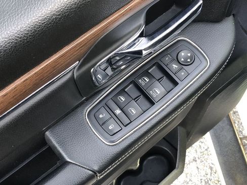 Used 2017 RAM 1500 Laramie w/ Convenience Group image 13